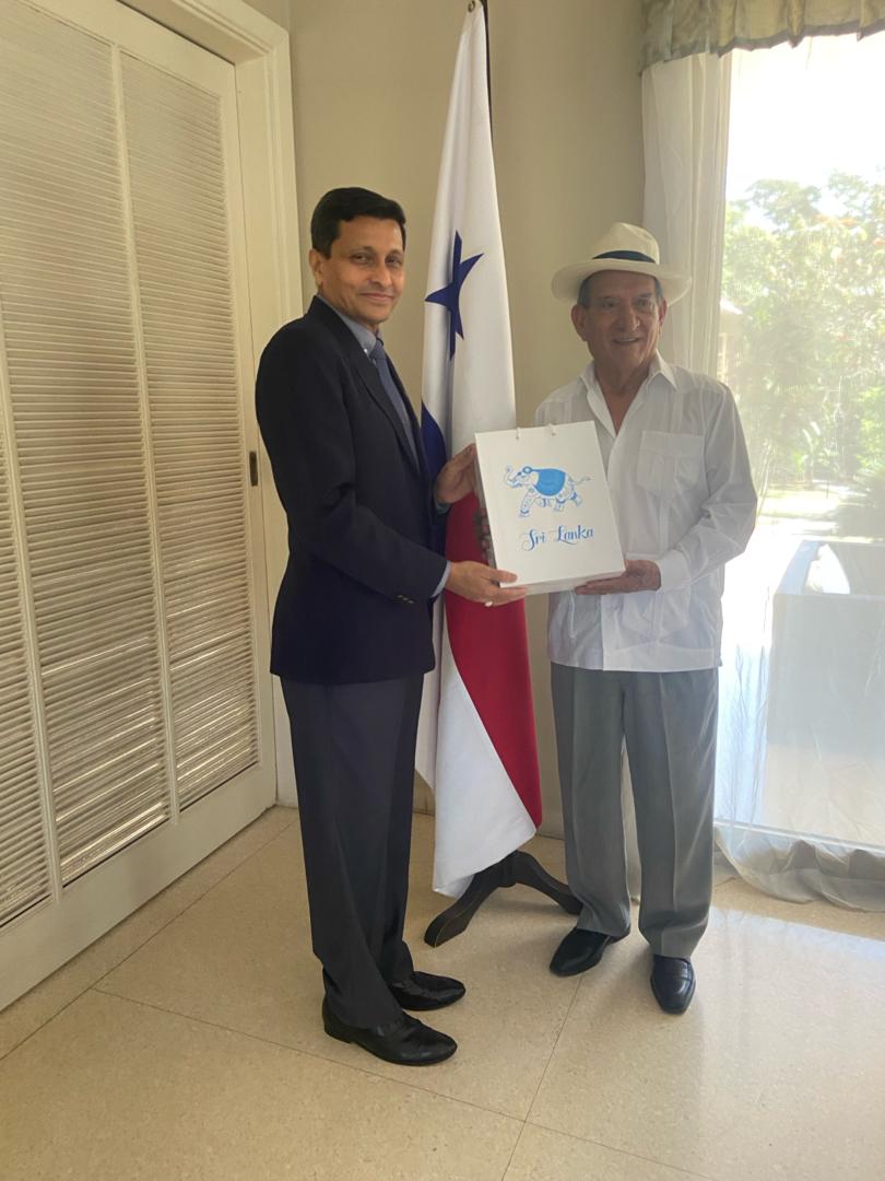 Ambassador of the Sri Lankan Embassy in Cuba had a courtesy call on Ambassador of Panama in Havana2